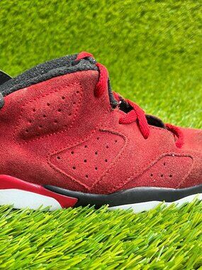 Nike Air Jordan 6 Retro Toro Bravo Boys Size 10C Red Athletic Shoes Sneakers